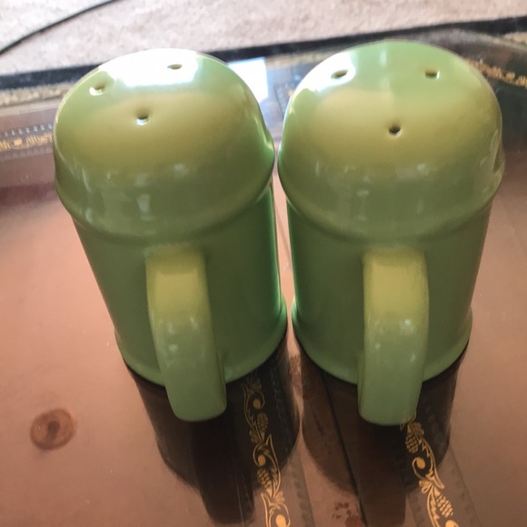 Homer fists Shamrock green vintage salt and pepper shakers